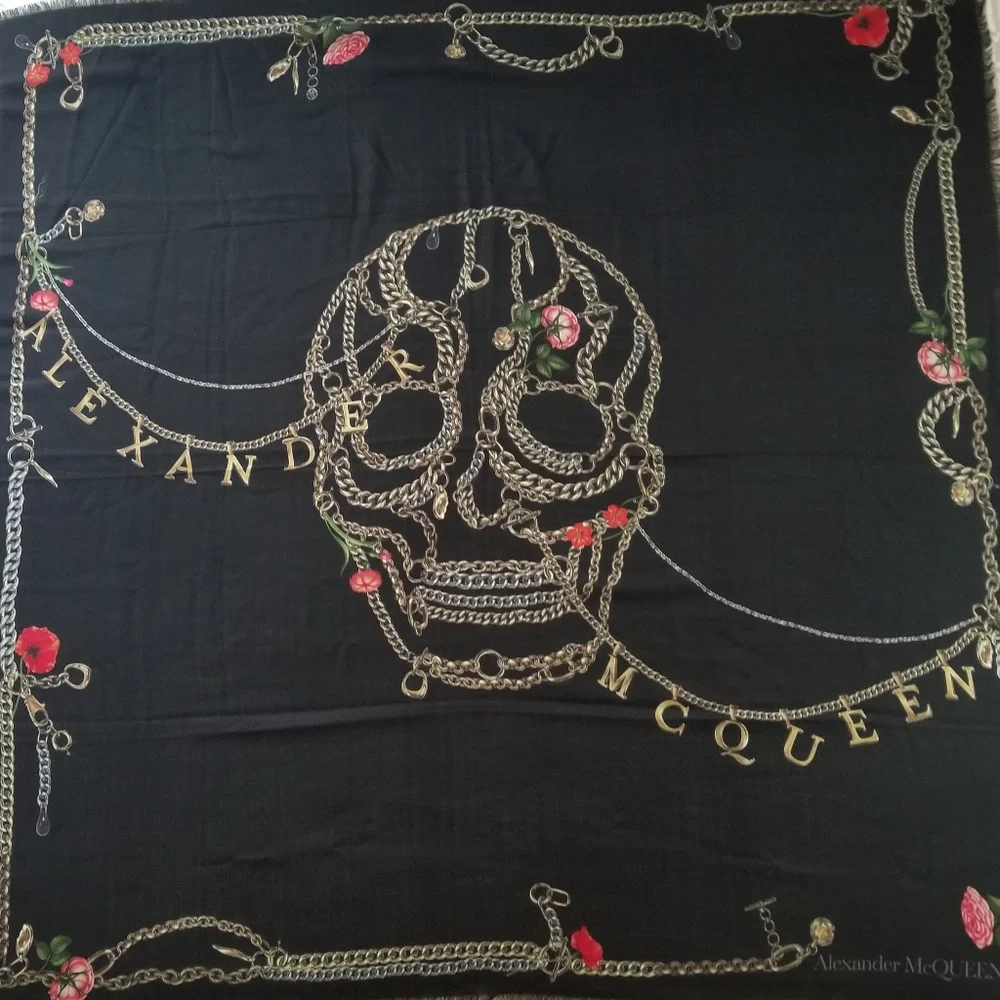NWT Alexander McQueen Chain Skull Wool Large Scarf Black